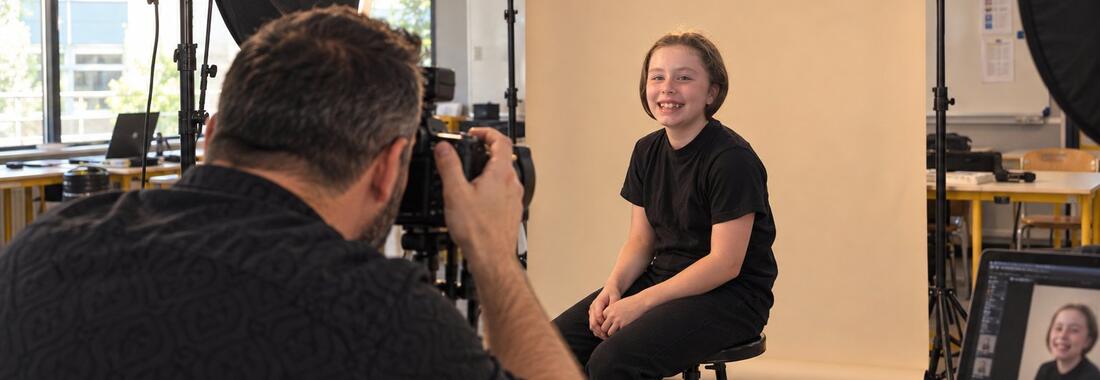 Portrait photo individuelle d'un élève réalisé par un photographe scolaire